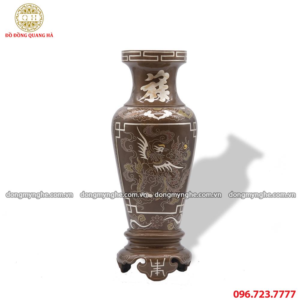 Lọ hoa trên bàn thờ để bên nào 