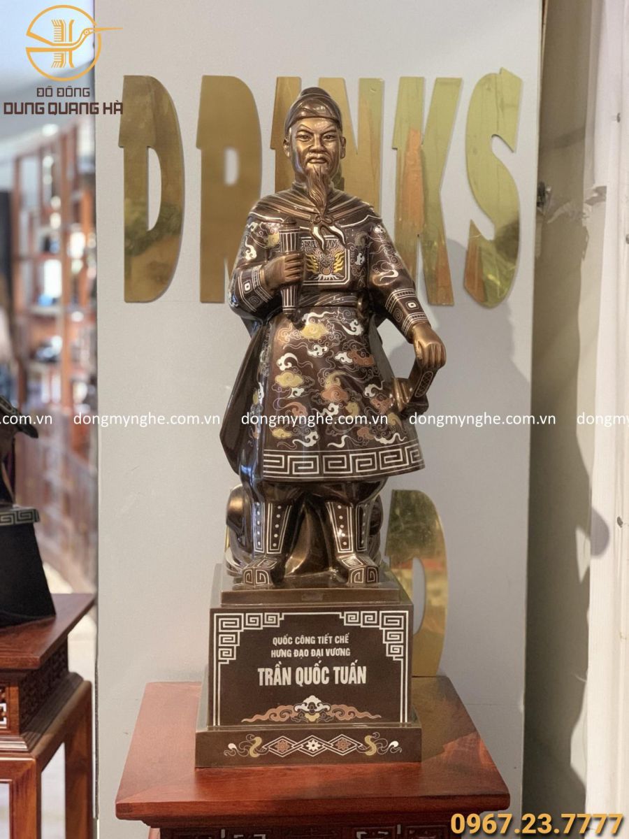 tượng hưng đạo vương trần quốc tuấn 