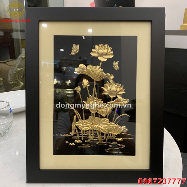 tranh hoa sen dát vàng