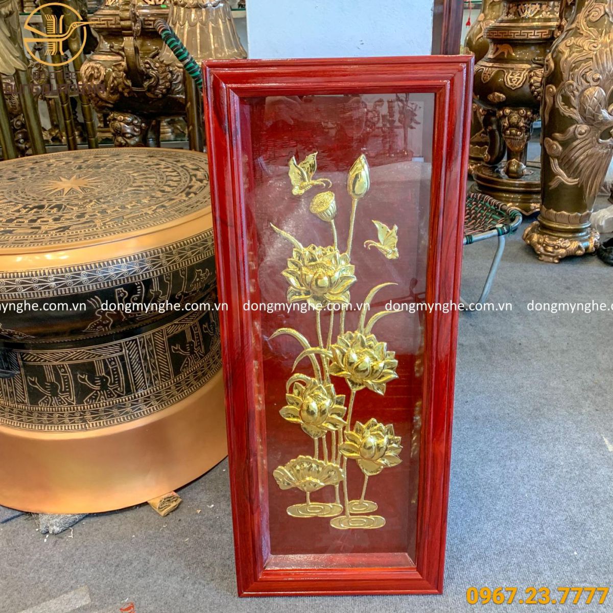 tranh hoa sen dát vàng