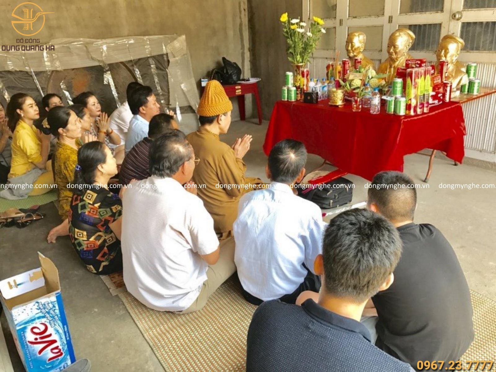 Ngày 19 Khách về dự lễ đúc tượng chân dung tại xưởng