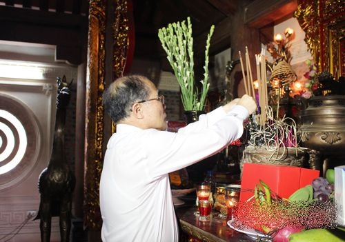 đỉnh đồng đặt trước hay sau bát hương