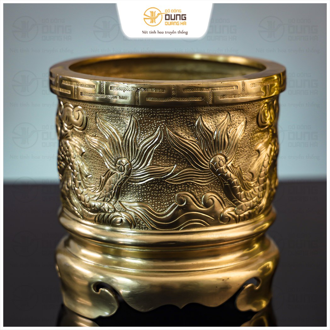 Bát hương bằng đồng vàng cattut chạm nổi họa tiết rồng 18cm