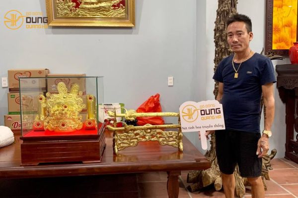 Bàn giao bộ bát bửu + bộ mũ quan + kiếm tại Nhà Thờ Hoàng Trọng Xã Tam Quang, Vũ Thư, TP Thái BìnhBàn giao bộ bát bửu + bộ mũ quan + kiếm tại Nhà Thờ Hoàng Trọng Xã Tam Quang, Vũ Thư, TP Thái Bình