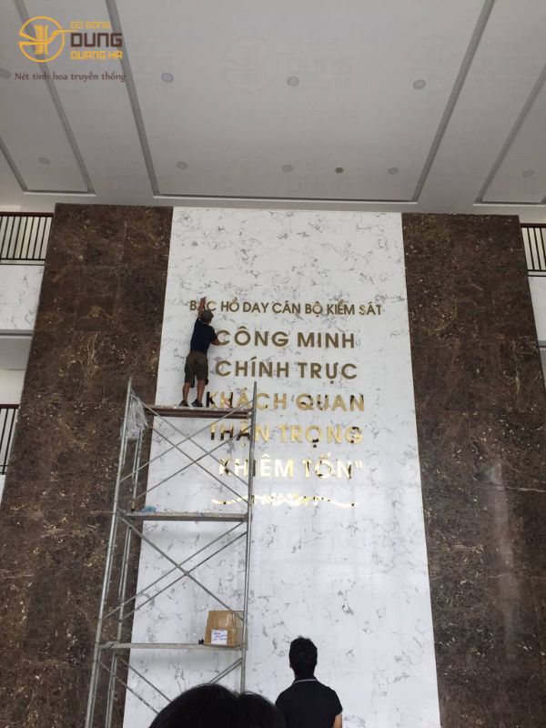 Dung Quang Hà bàn giao & lắp bộ chữ tại Viện Kiểm Sát - Hà Nội