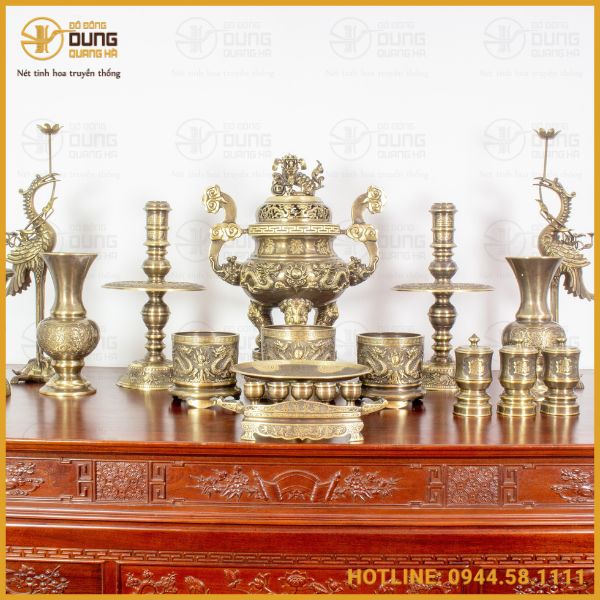 Lưu ý khi bày bộ ngũ sự trên bàn thờ