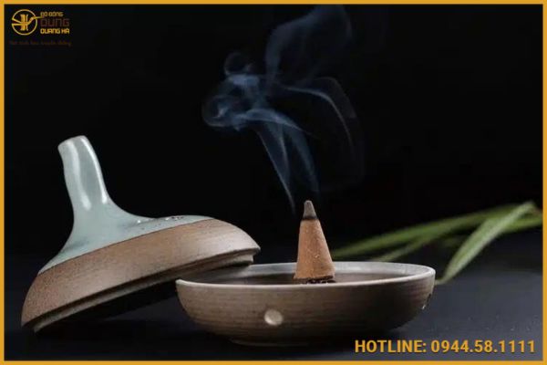 Hướng dẫn đốt trầm hương trên bàn thờ Thần Tài Thổ Địa