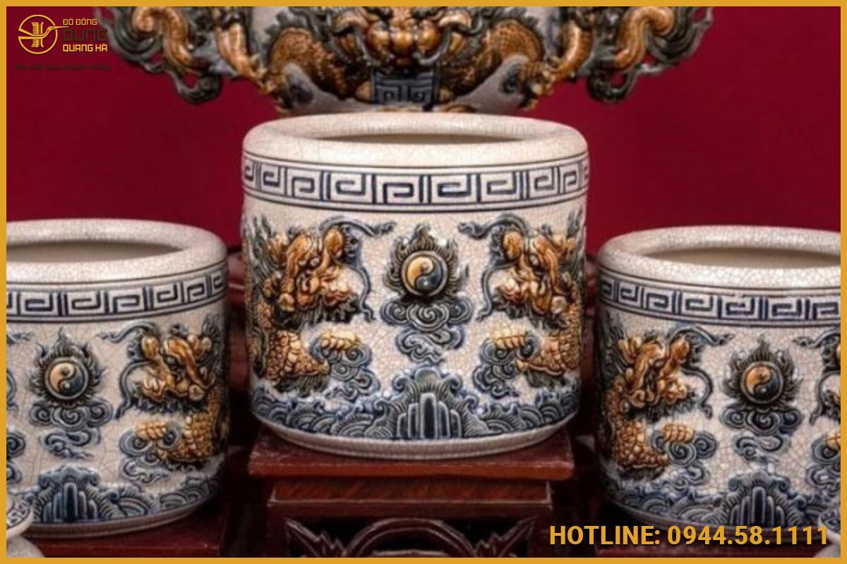 Bát hương bằng gốm sứ