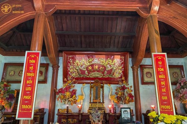 Bàn giao và lắp đặt bộ Đại tự câu đối cho Nhà thờ họ dòng tộc Nguyễn Đàm Danh tại Nghi Lộc, Nghệ An