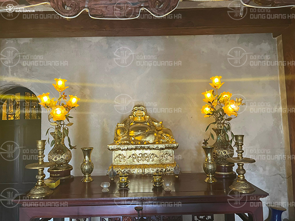 Thực hiện dát vàng tượng phật