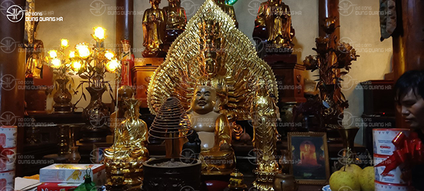 Thực hiện dát vàng tượng phật