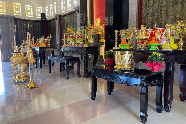 Tân trang - lắp đặt đồ thờ tại nghĩa trang liệt sĩ huyện Đức Hoà - Long An