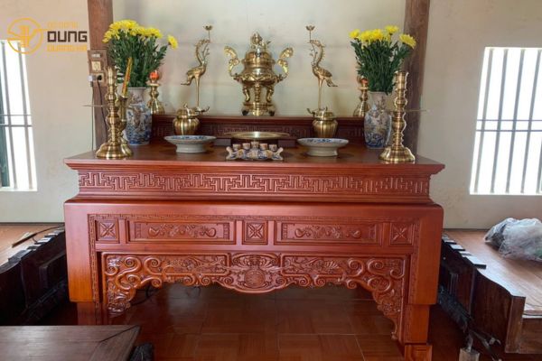 Hoàn thiện combo đồ thờ ngũ sự catut 60, lọ hoa sứ ,… và ban thờ kt 1m97x 1m33 x 1m17