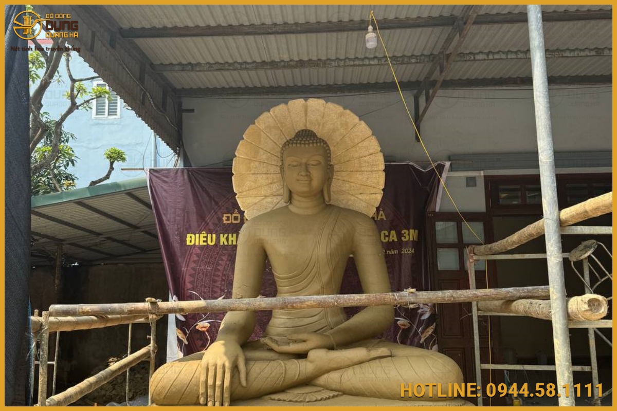 Tạo mẫu tượng tại xưởng đồ đồng Dung Quang Hà