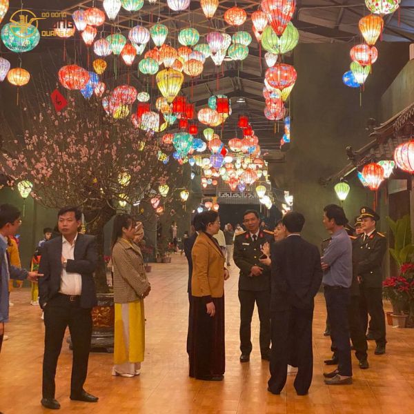 Đoàn Đại Biểu Tỉnh uỷ tỉnh Hà Nam - Đại diện Bà Lê Thị Thuỷ - Bí Thư Tỉnh Uỷ đến tham quan gian hàng Đồ đồng Dung Quang Hà tại Chùa Tam Chúc