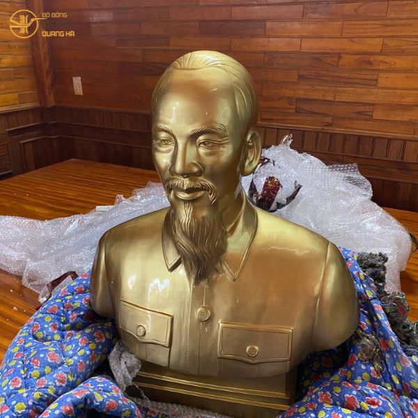 Bàn giao Tượng Bác Hồ, Hạc thờ to, Mặt trống đồng & bộ đồ thờ đầy đủ cho Huyện Uỷ Huyện Quảng Trạch - Quảng Bình