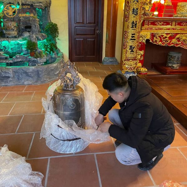 Giao và lắp đặt chuông 65kg tại điện ở Đông Triều - Quảng Ninh