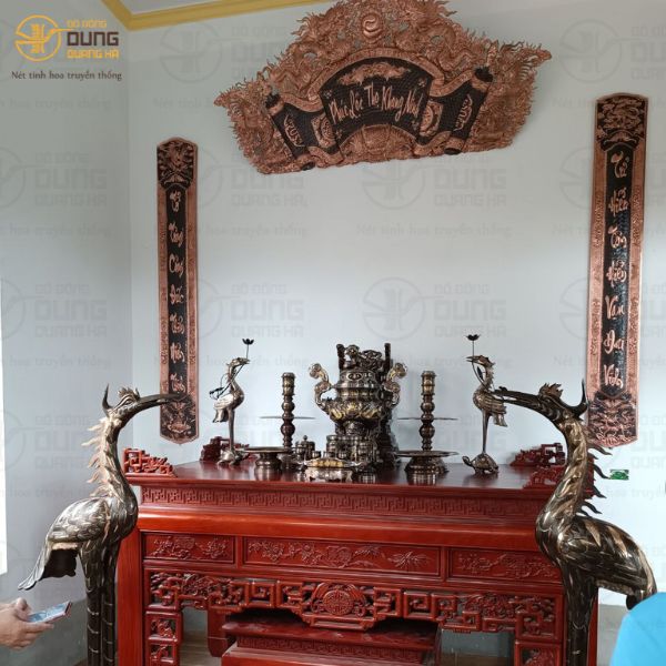 Giao đồ thờ ngũ sắc 70cm, tượng phật, đôi hạc đồng đỏ 1m72,.. & lắp đặt cuốn thư câu đối đồng đỏ 8zem cho anh Bảo tại Bắc Giang