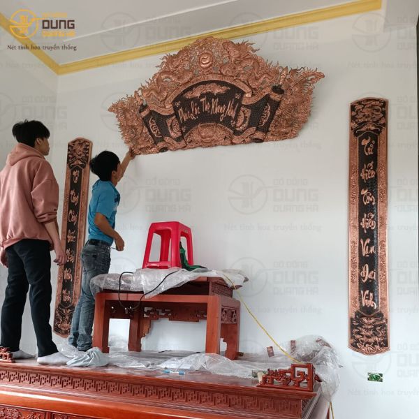 Giao đồ thờ ngũ sắc 70cm, tượng phật, đôi hạc đồng đỏ 1m72,.. & lắp đặt cuốn thư câu đối đồng đỏ 8zem cho anh Bảo tại Bắc Giang