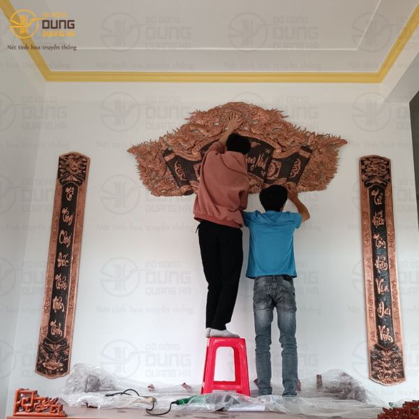 Giao đồ thờ ngũ sắc 70cm, tượng phật, đôi hạc đồng đỏ 1m72,.. & lắp đặt cuốn thư câu đối đồng đỏ 8zem cho anh Bảo tại Bắc Giang