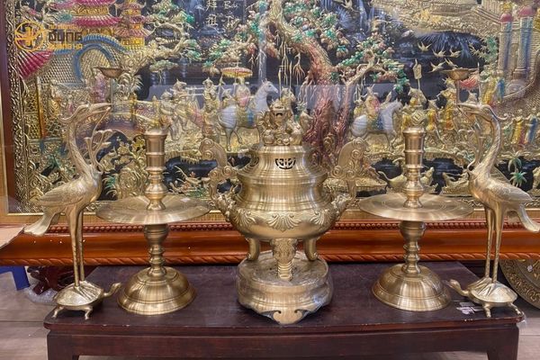 Ngày 2/3/2023 khách đến tham quan cửa hàng và sắm bộ đồ thờ làm lễ !