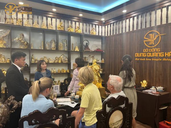 Đồ đồng Dung Quang Hà vinh dự đón tiếp ngài Carlos Beruff Chủ tịch Ủy ban Sửa đổi Hiến pháp Florida, Mỹ và Ký kết hợp đồng phát triển đưa sản phẩm đồ đồng Dung Quang Hà sang thị trường BẮC MỸ.