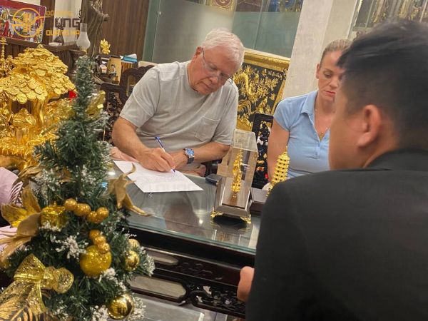 Đồ đồng Dung Quang Hà vinh dự đón tiếp ngài Carlos Beruff Chủ tịch Ủy ban Sửa đổi Hiến pháp Florida, Mỹ và Ký kết hợp đồng phát triển đưa sản phẩm đồ đồng Dung Quang Hà sang thị trường BẮC MỸ.