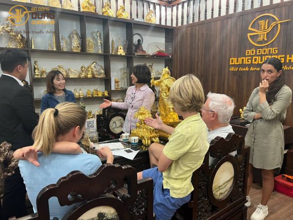 Đồ đồng Dung Quang Hà vinh dự đón tiếp ngài Carlos Beruff Chủ tịch Ủy ban Sửa đổi Hiến pháp Florida, Mỹ và Ký kết hợp đồng phát triển đưa sản phẩm đồ đồng Dung Quang Hà sang thị trường BẮC MỸ.