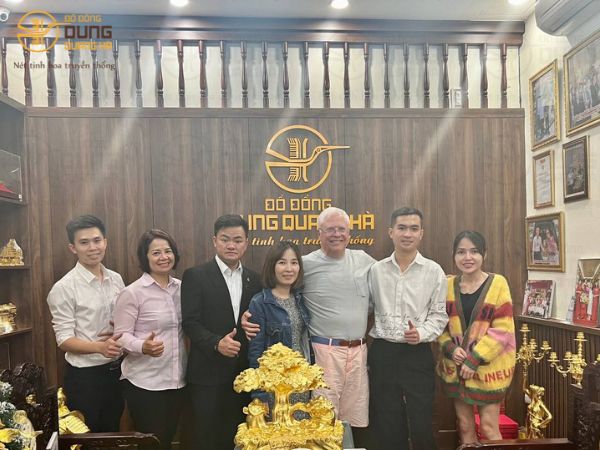 Đồ đồng Dung Quang Hà vinh dự đón tiếp ngài Carlos Beruff Chủ tịch Ủy ban Sửa đổi Hiến pháp Florida, Mỹ và Ký kết hợp đồng phát triển đưa sản phẩm đồ đồng Dung Quang Hà sang thị trường BẮC MỸ.