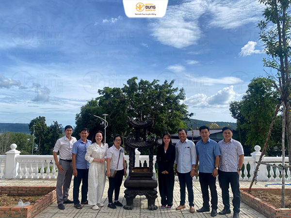 Lắp đặt lư hoá vàng đồng đỏ cao 2m -Tượng Bác Hồ dát vàng cao 1m5 - Chuông đồng đỏ 600kg tại Nhà Tưởng Niệm - Nghĩa Trang các anh Hùng liệt sỹ Đảo Phú Quốc