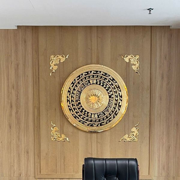 Hoàn thiện và bàn giao mặt trống đồng vàng mạ vàng D80cm cho giám đốc Agribank