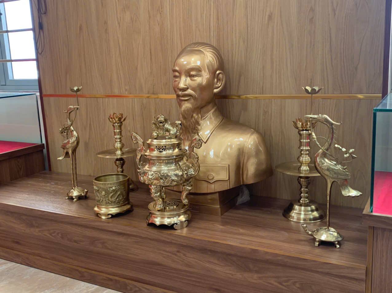 Hoàn thiện và bàn giao tượng Bác Hồ cao 80cm và bộ đồ thờ catut tại tòa án nhân dân tỉnh Bà Rịa Vũng Tàu