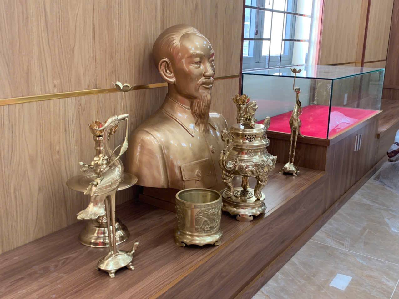 Hoàn thiện và bàn giao tượng Bác Hồ cao 80cm và bộ đồ thờ catut tại tòa án nhân dân tỉnh Bà Rịa Vũng Tàu