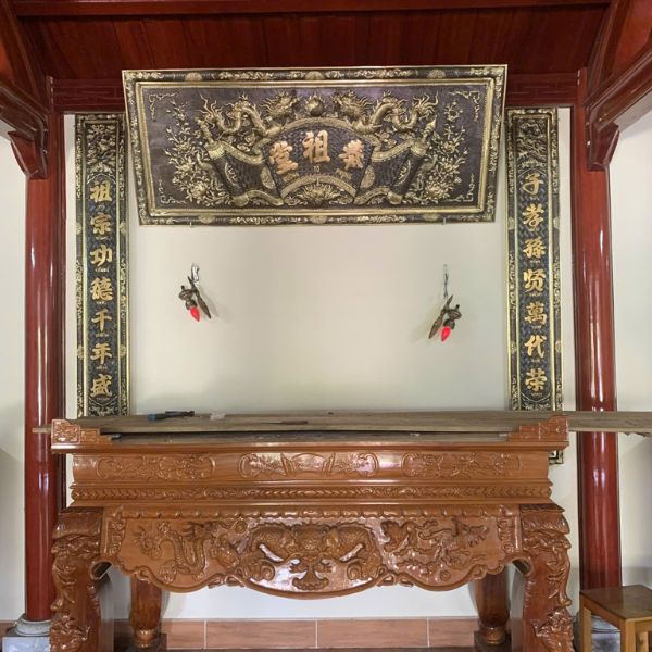Hoàn thiện và lắp đặt bộ hoành phi câu đối, cửa võng tại nhà thờ họ Bùi - Nghệ An