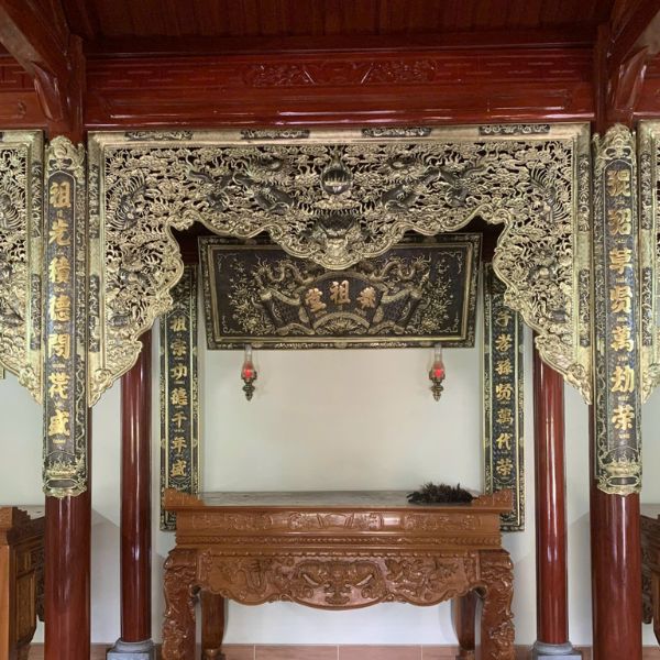 Hoàn thiện và lắp đặt bộ hoành phi câu đối, cửa võng tại nhà thờ họ Bùi - Nghệ An