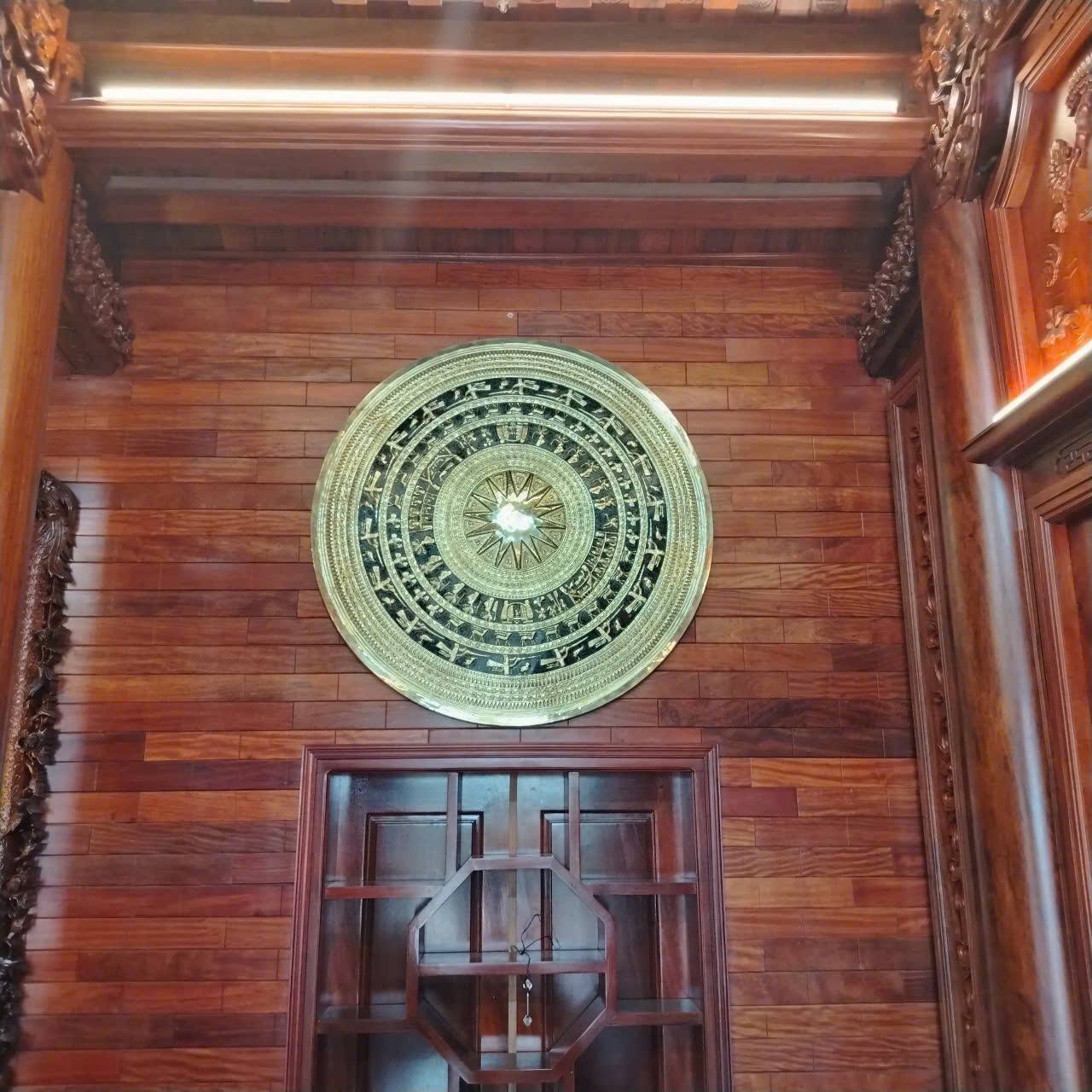 Hoàn thiện và bàn giao tranh mặt trống đồng 1m38 cho khách hàng tại Hải Dương