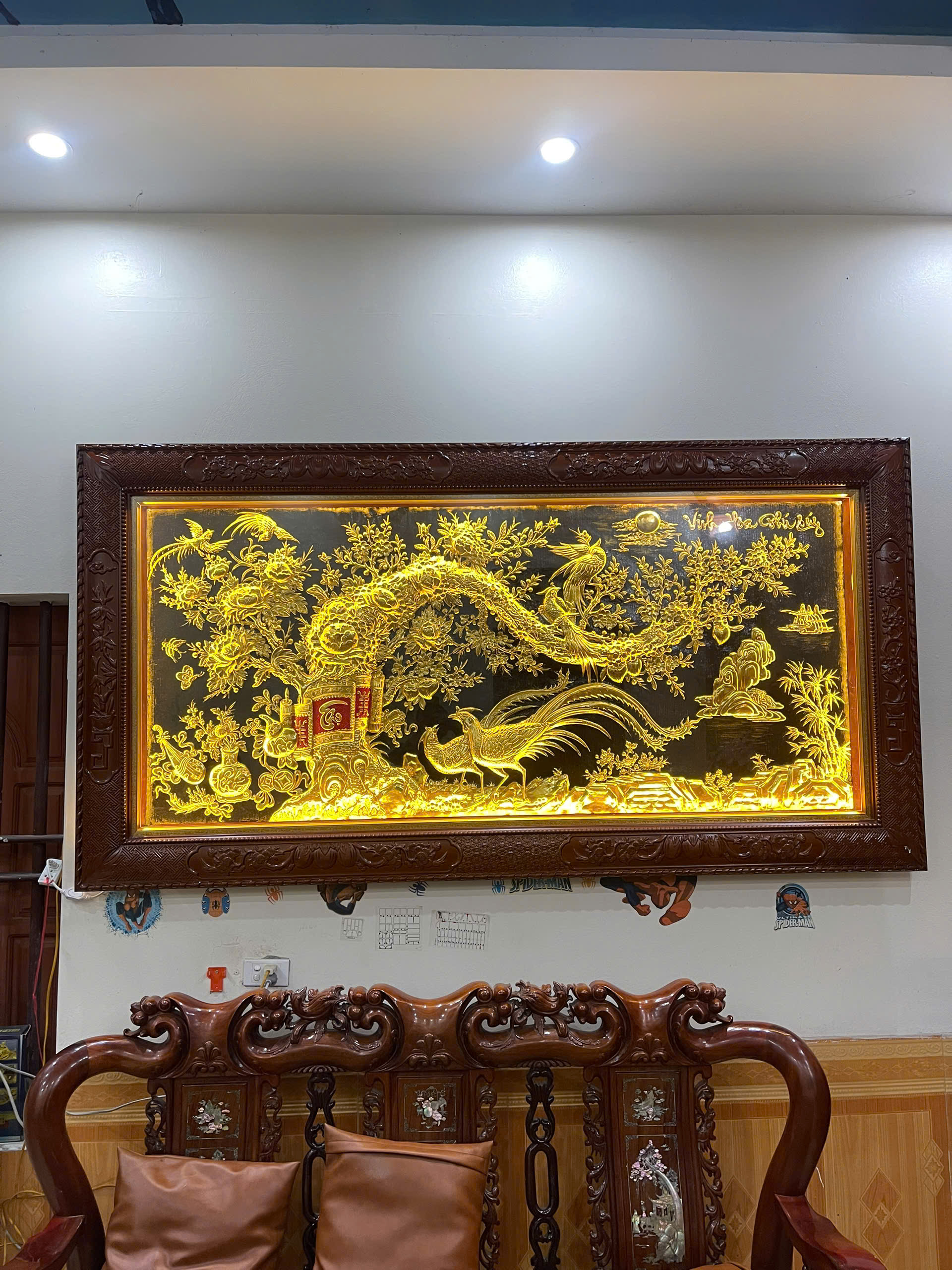 Lắp đặt tranh vinh hoa phú quý dát vàng 1m2x2m3 cho khách hàng Yên Đồng - Ninh Bình