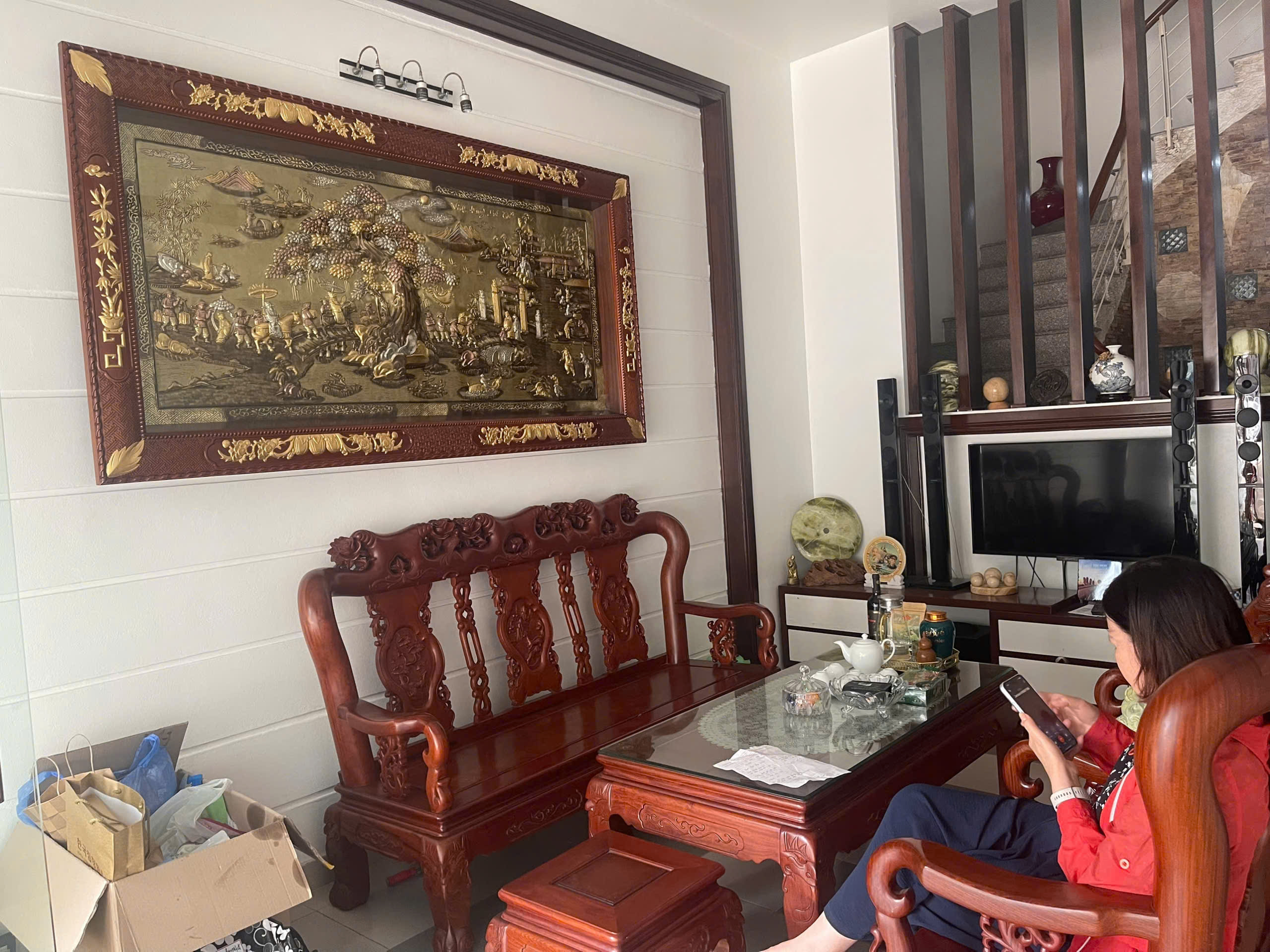 Hoàn thiện và lắp đặt tranh Vinh Quy Bái Tổ khảm tam khí cho khách Hải Dương