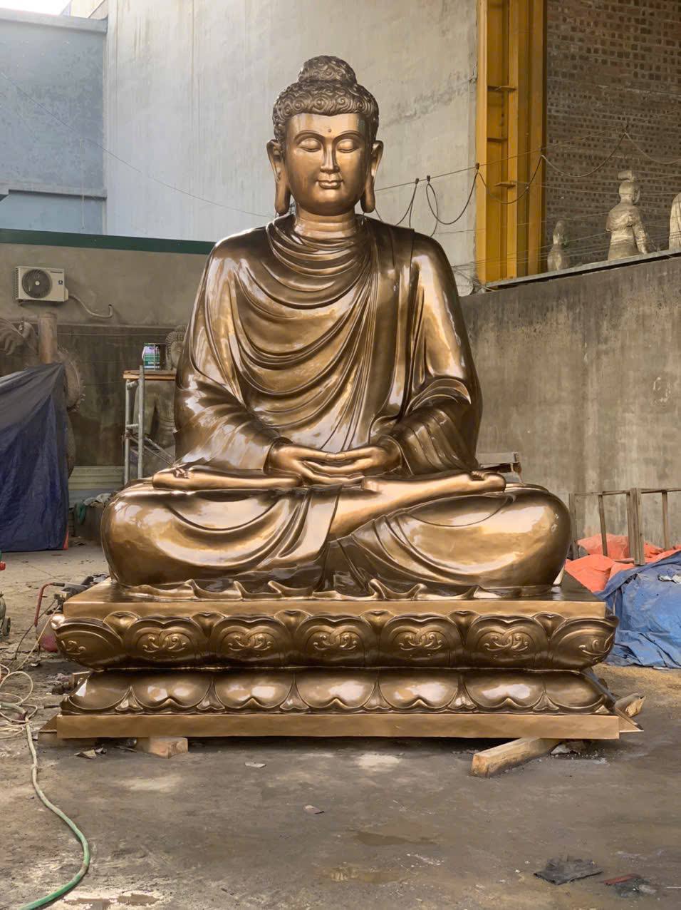 Hoàn thiện và bàn giao tượng Phật Thích Ca cao 3m7 nặng 3500kg tại Nghĩa Hưng - Nam Định