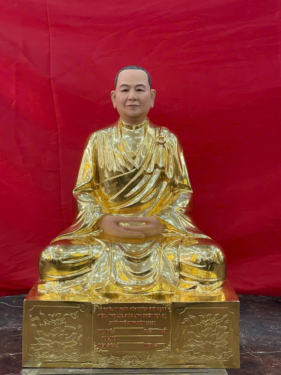 Hoàn thiện và bàn giao tượng truyền thần đồng đỏ cao 87cm dát vàng tô phấn diện