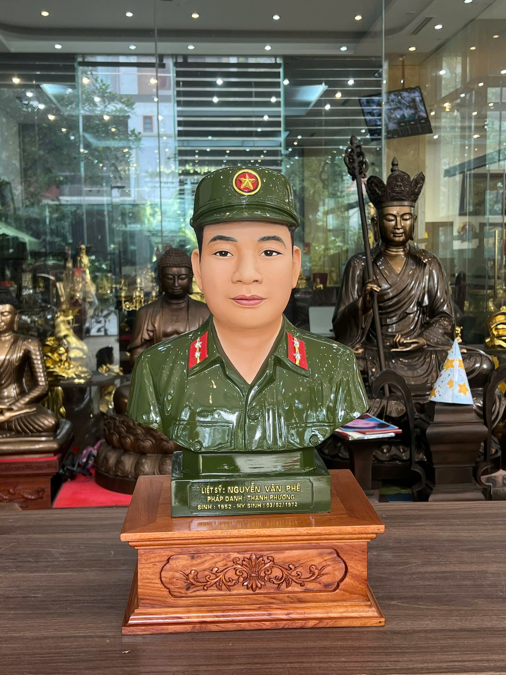 Hoàn thiện và bàn giao 3 pho tượng truyền thần