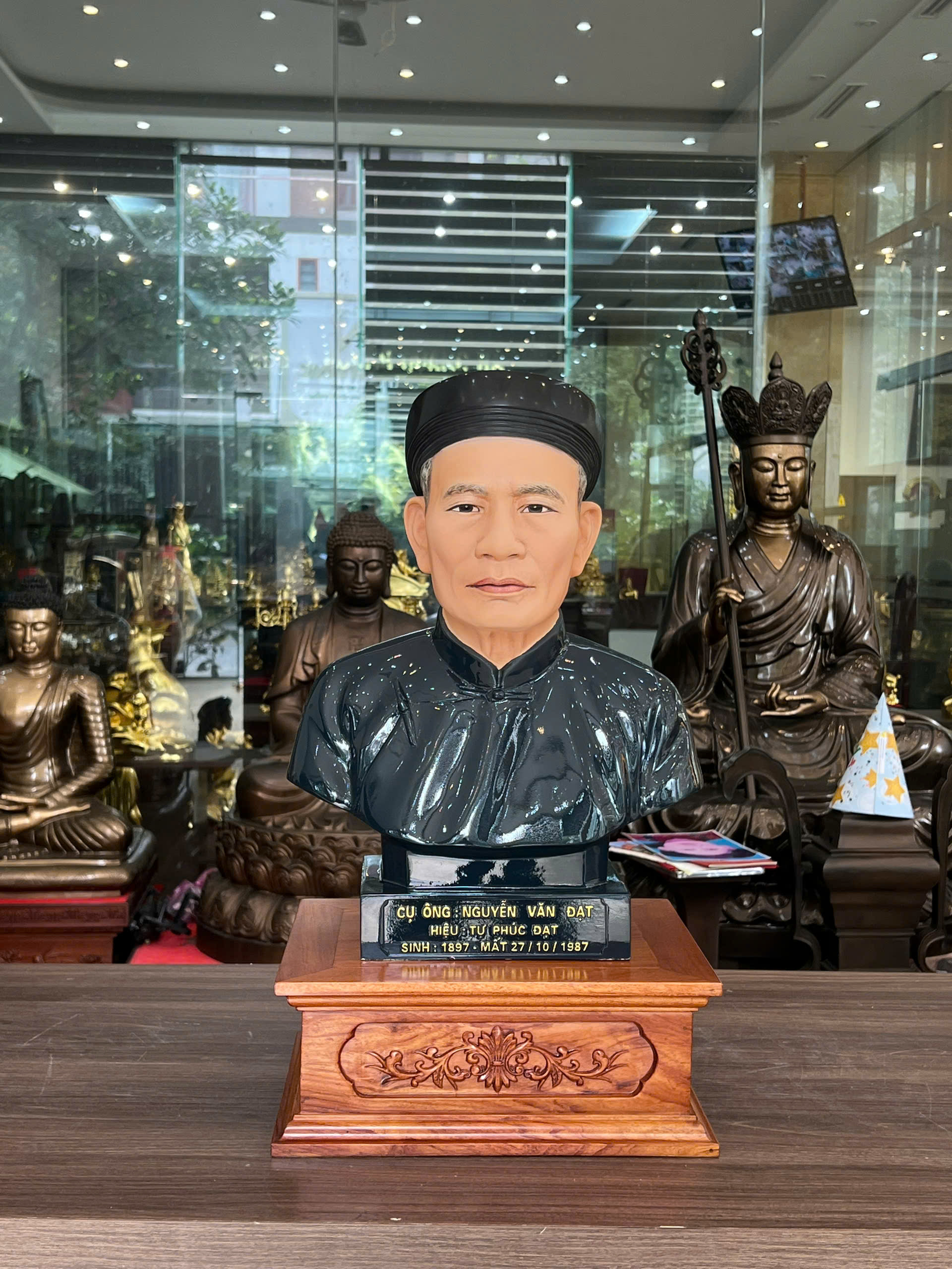 Hoàn thiện và bàn giao 3 pho tượng truyền thần