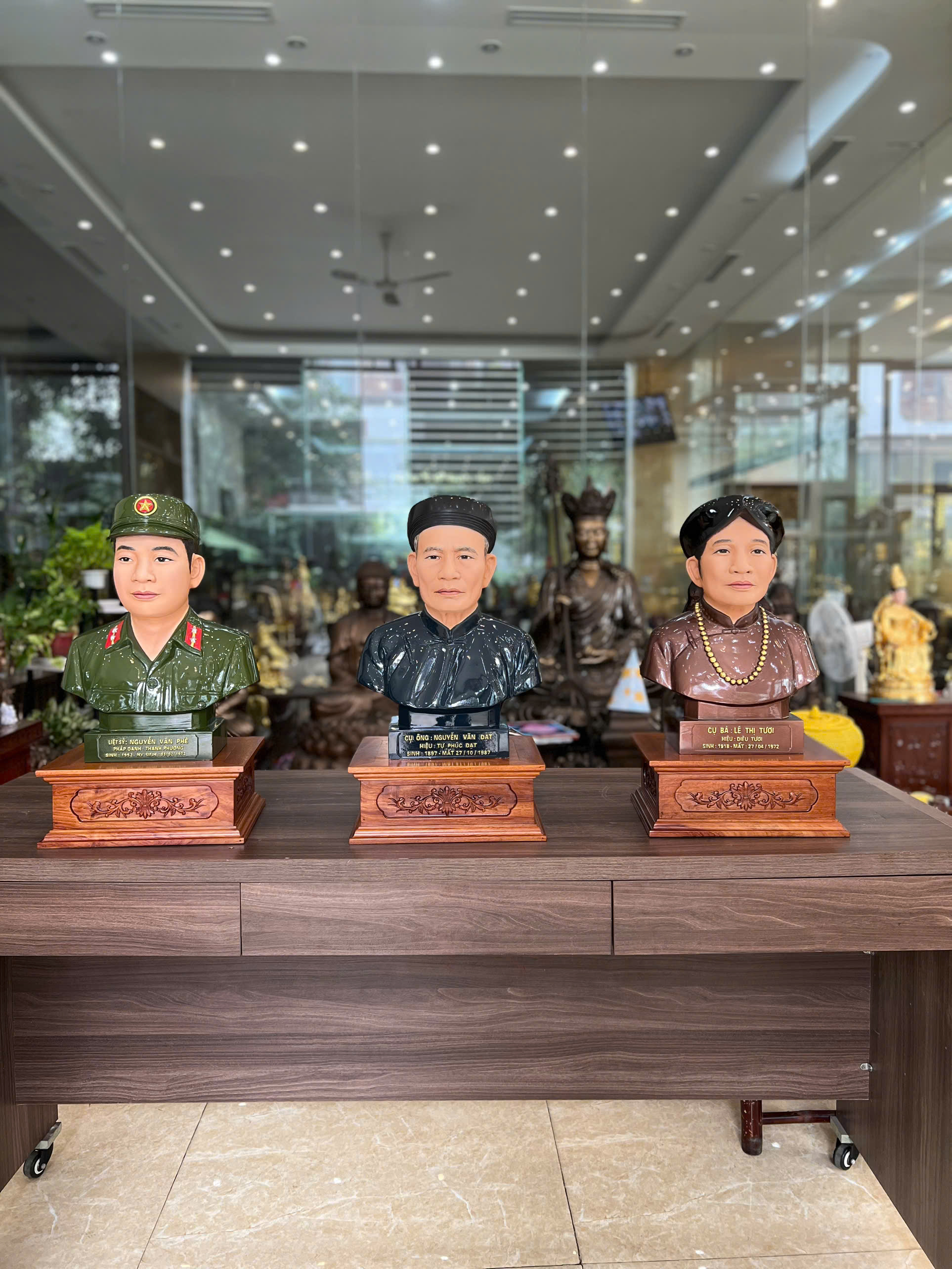 Hoàn thiện và bàn giao 3 pho tượng truyền thần