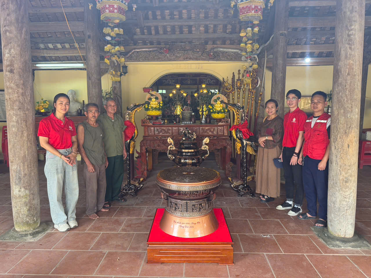 Hoàn thiện và bàn giao đỉnh đồng, trống đồng, hạc đồng và chuông đồng tại Đình làng Đông xã Vĩnh Thịnh tỉnh Thanh Hóa