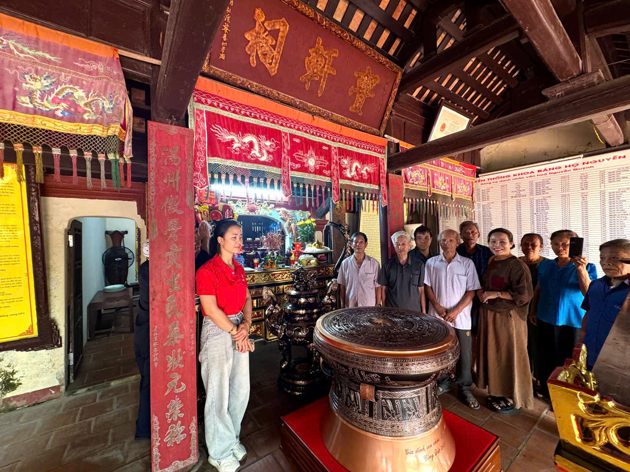 Hoàn thiện và bàn giao đỉnh đồng, trống đồng, hạc đồng và chuông đồng tại Đình làng Đông xã Vĩnh Thịnh tỉnh Thanh Hóa