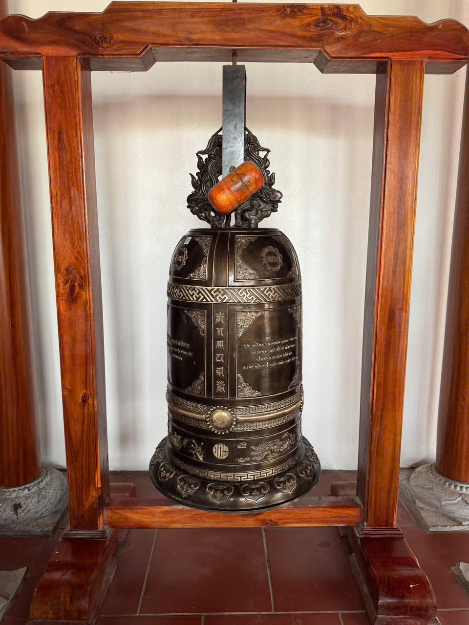 Hoàn thiện và bàn giao đỉnh đồng, trống đồng, hạc đồng và chuông đồng tại Đình làng Đông xã Vĩnh Thịnh tỉnh Thanh Hóa