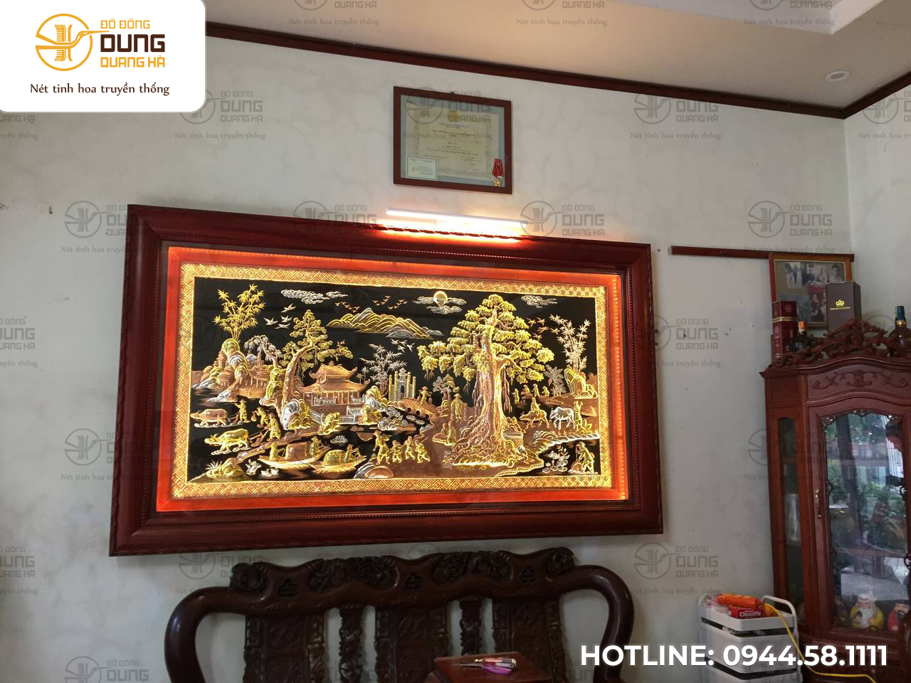 Tranh vinh quy bái tổ 2m14 - 1m25 đồng đỏ tam khí dát điểm vàng khung gỗ hương lắp đặt cho khách Hải Dương