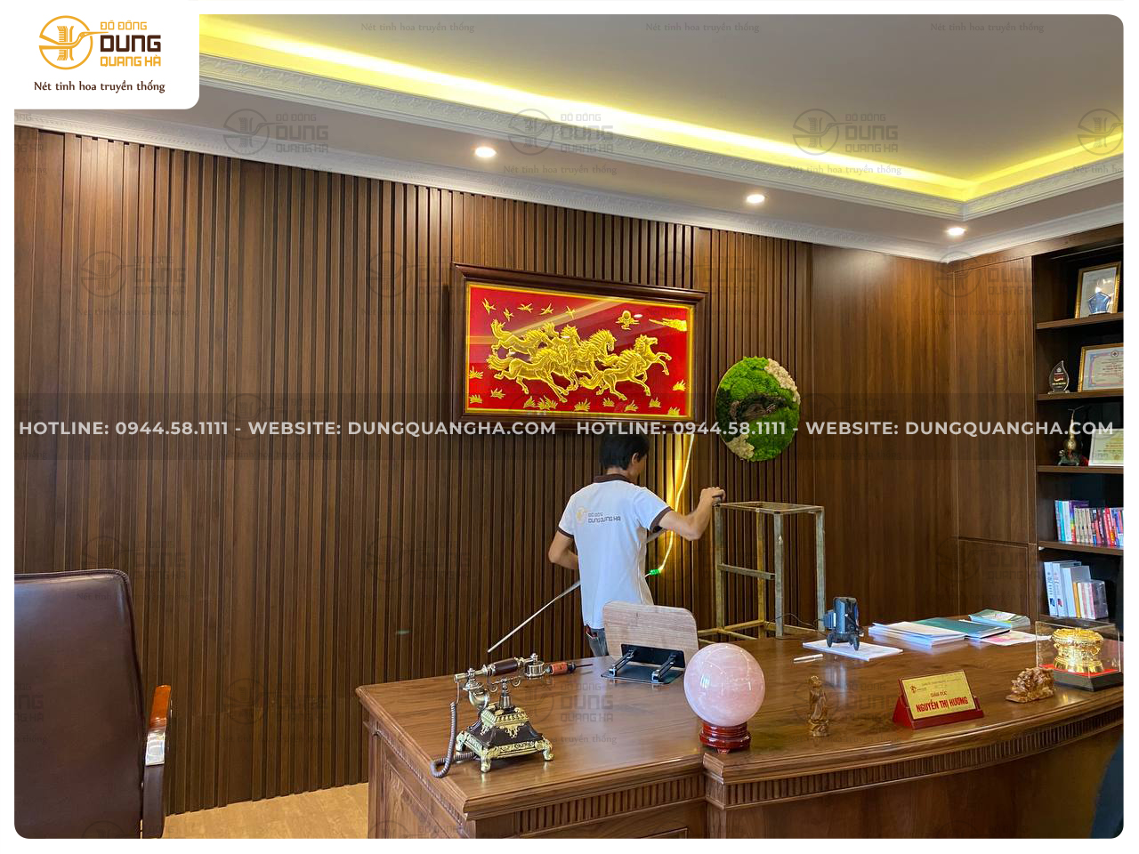 Tranh Mã Đáo Thành Công thể hiện một bầy ngựa thường gồm tám chú ngựa đang phi nước đại tiến về một hướng. Bởi vì tranh thường có 8 con ngựa nên còn được gọi là tranh bát mã hay bát mã toàn đồ. Theo quan niệm dân gian, số 8 biểu tượng cho sự may mắn, phát đạt (chữ "Bát" phát âm gần giống với chữ "Phát" nên rất được ưu thích trong kinh doanh). Trong phong thủy, ngựa là con vật trung thành, hình ảnh ngựa mang biểu tượng của sức mạnh, sự dẻo dai, bền bỉ. Ngựa là con vật mang lại may mắn, tài lộc và thắng lợi. Nó được coi là biểu tượng của sự tài lộc, thuận lợi, thành công và may mắn sự. Cùng với ý nghĩa tốt đẹp đem đến nên tranh Mã Đáo Thành Công rất được mọi người ưu tiên và chọn lựa . Qua bàn tay tài hoa của nghệ nhân có kinh nghiệm hàng chục năm trong nghề và kỹ thuật gia truyền, sản phẩm có độ tinh xảo đạt đến mức độ hoàn hảo nhất. Được sự tin tưởng của quý khách hàng, Dung Quang Hà đã chế tác và hoàn thiện theo yêu cầu. Với những đường nét tinh xảo, tỉ mỉ của người nghệ nhân dày dặn kinh nghiệm đã đưa tới khách hàng sản phẩm hoàn hảo nhất Dung Quang Hà chân thành cảm ơn vị khách đã tin tưởng và ủng hộ  tại cửa hàng Dung Quang Hà. Chúng tôi luôn cam kết sẽ mang tới những sản phẩm tốt nhất tới tay người tiêu dùng. Không chỉ các sản phẩm tượng đồng phong thủy, các sản phẩm tranh đồng, đồ thờ cúng, tượng đồng danh nhân,…và các sản phẩm khác tại cửa hàng chúng tôi luôn sẵn sàng phục vụ quý khách. Đồ đồng Dung Quang Hà được sự tin tưởng của khách hàng chúng tôi sẽ ngày càng cố gắng vươn mình phát triển ngành đồ đồng. Cảm ơn quý khách hàng đã luôn đồng hành cùng Đồ Đồng Dung Quang Hà chúng tôi. Chúc Quý gia chủ luôn mạnh khoẻ phát đạt và thành công.