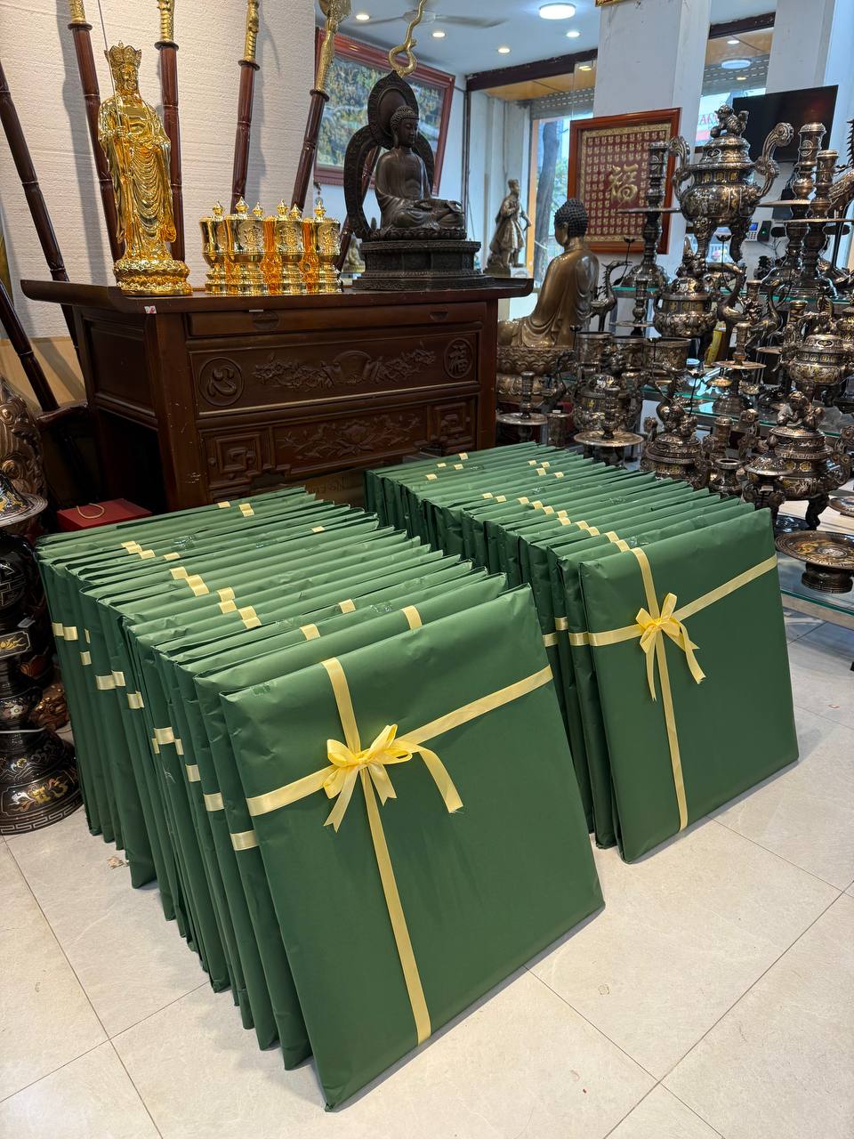 Đồ đồng Dung Quang Hà hoàn thiện và bàn giao 40 bức tranh chữ Lộc bằng đồng cho khách hàng tại Hà Nội