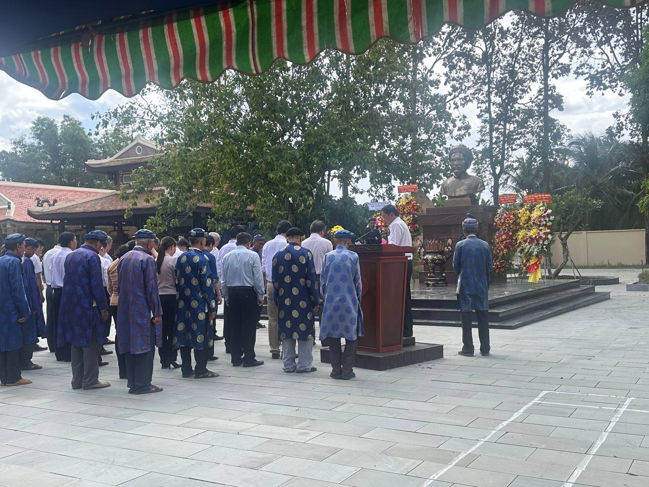 Lắp đặt tượng anh hùng dân tộc Nguyễn Hữu Huân 1m6 tại Chợ Gạo, Tiền Giang